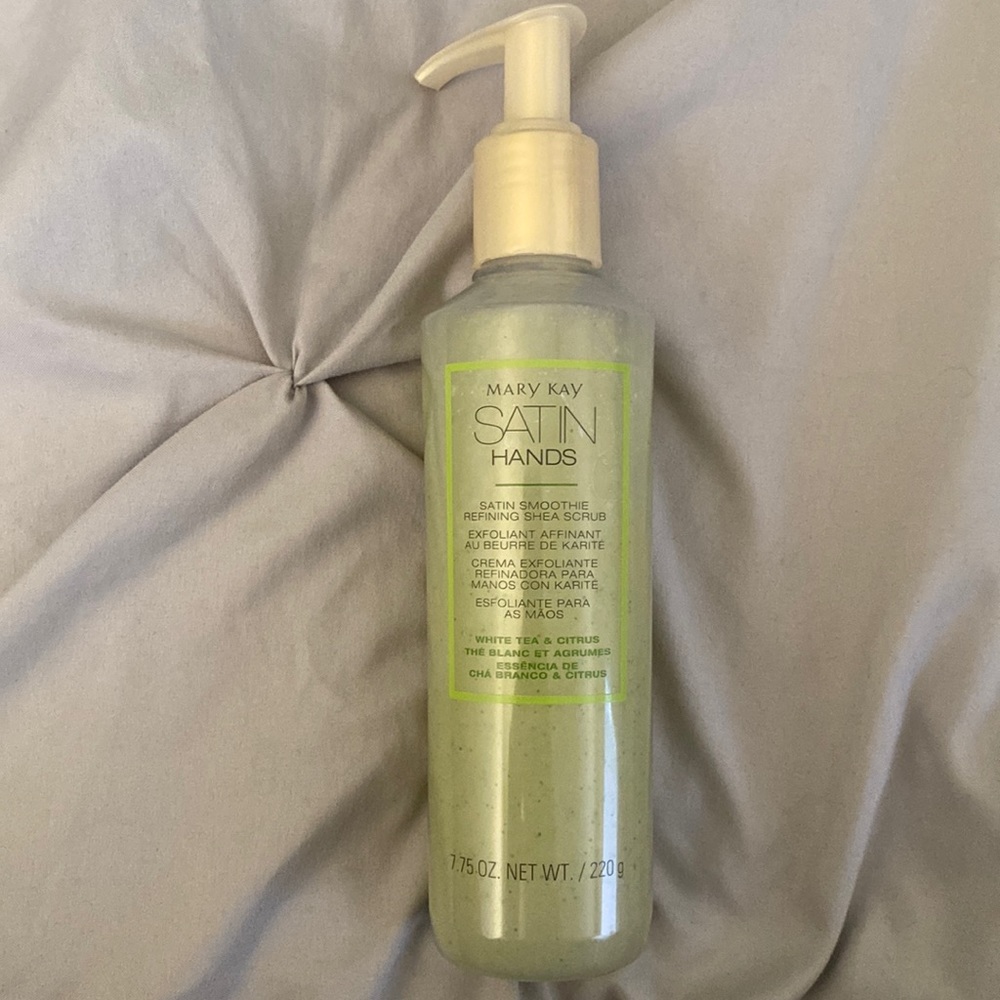 Mary Kay satin hands defining shea scrub. 7.75 oz white tea and citrus